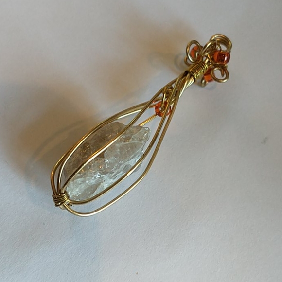 🇨🇦Crystal Quartz Pendant - Picture 2 of 3